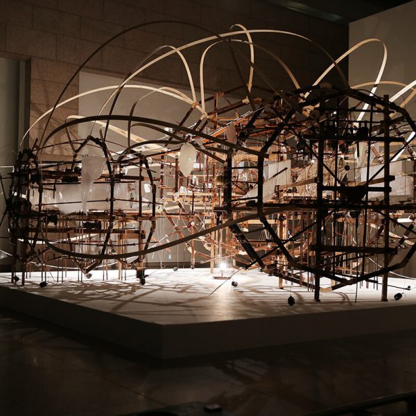 Yang_Jung_Uk,_The-minds-of-yours-and-mine-are-the-thought-of-someone_woodmotorsteelPVCLED_500x500x300hcm,Baik_Art