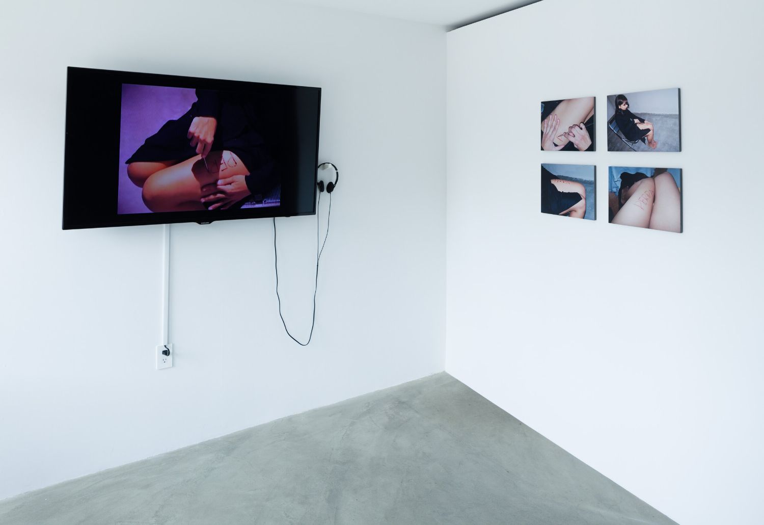 Installation+of,+Bearing+Witness,+Works+by+Regina+José+Galindo,+Baik+Art,+2017+(1)