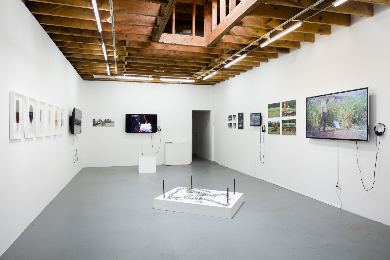 Installation+of,+Bearing+Witness,+Works+by+Regina+José+Galindo,+Baik+Art,+2017,+13