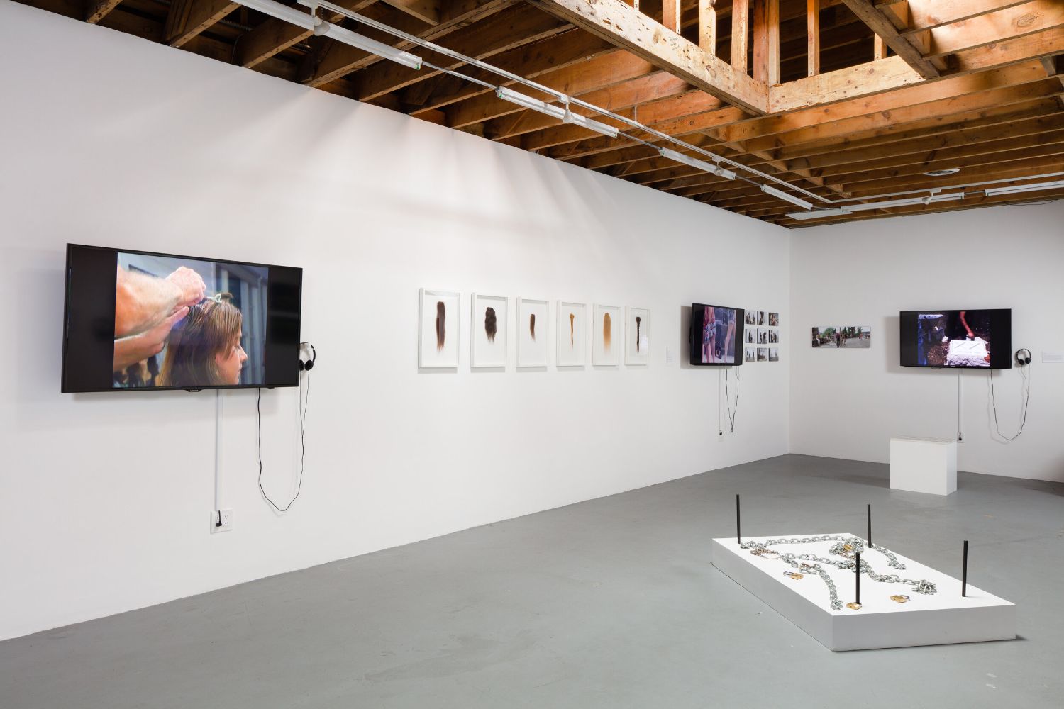 Installation+of,+Bearing+Witness,+Works+by+Regina+José+Galindo,+Baik+Art,+2017,+15