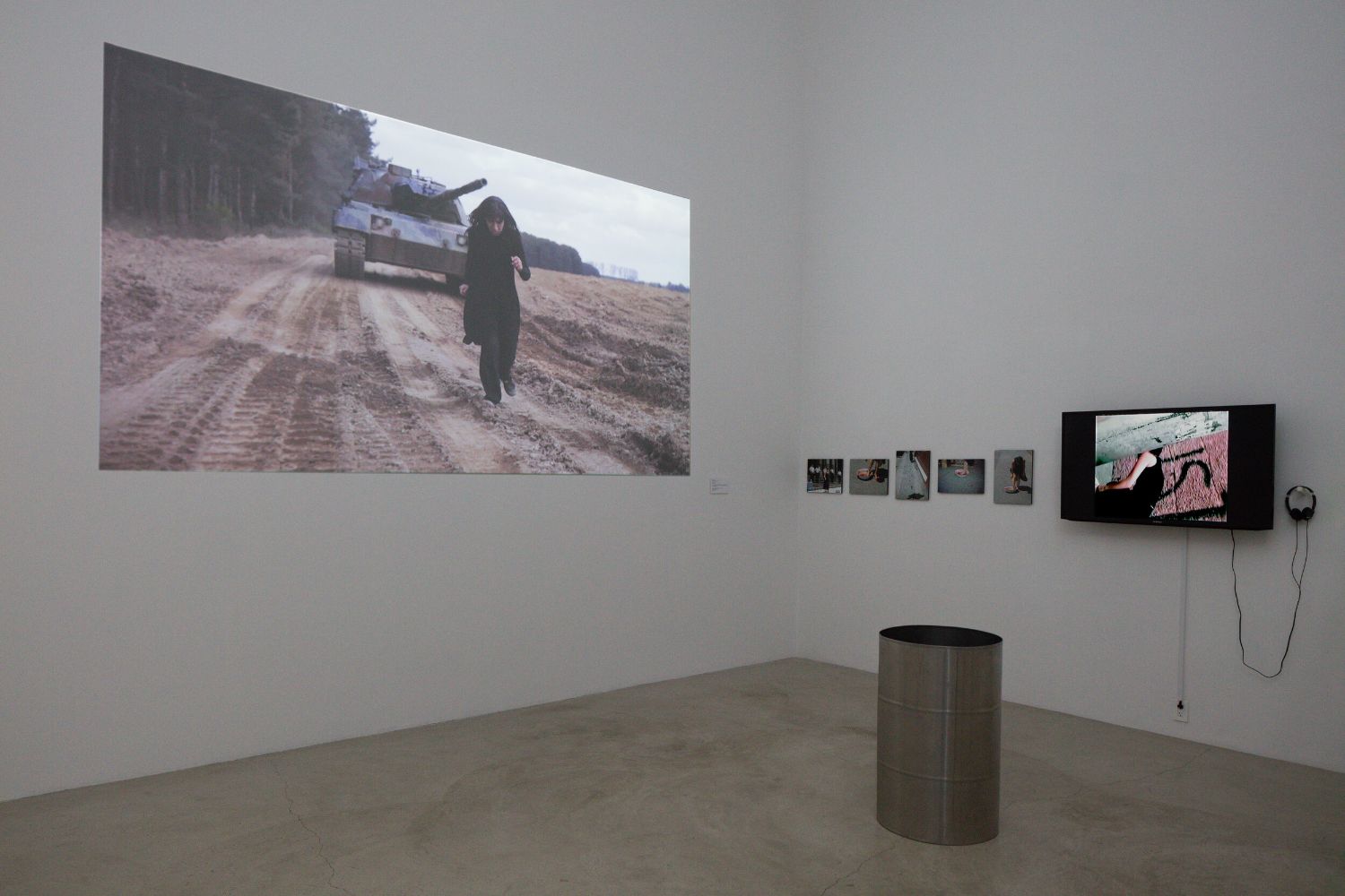 Installation+of,+Bearing+Witness,+Works+by+Regina+José+Galindo,+Baik+Art,+2017,+6