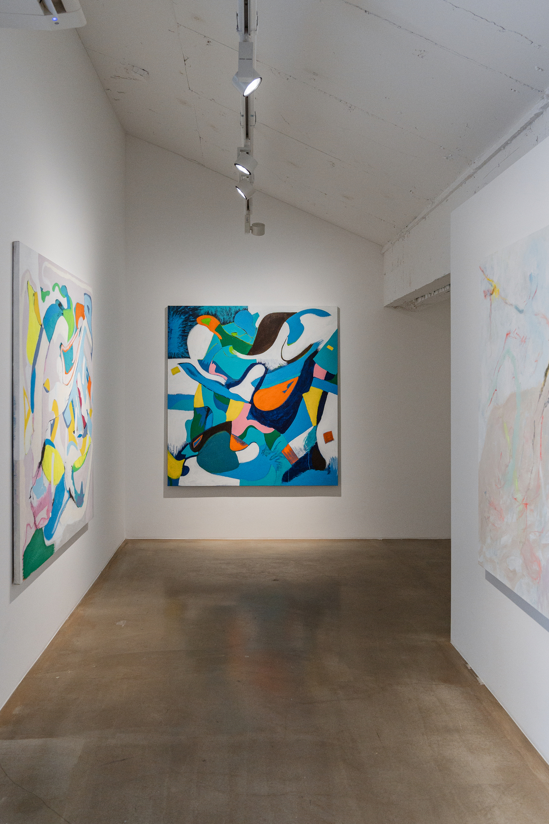 Make a Move - Baik Art Gallery